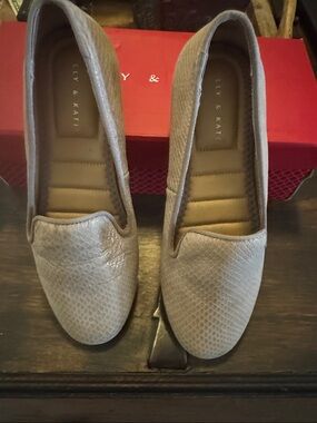 Kellie & Katie Women's Taupe Slip-On Loafers7
